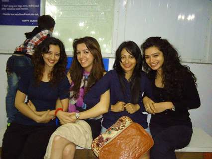 Sukirti Kandpal with her pkyek costars.