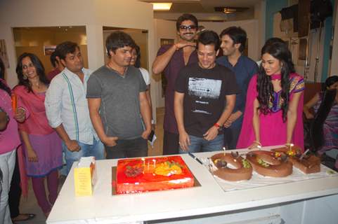 100 episodes cake cutting in Junoon