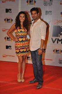 Priyanka, Anushka and Rahman at MTV Video Music awards