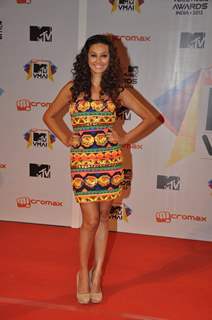 Priyanka, Anushka and Rahman at MTV Video Music awards