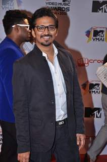 Priyanka, Anushka and Rahman at MTV Video Music awards