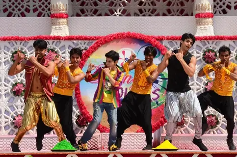 Holi Ka Jashan, Rang De Colors Ke Sang