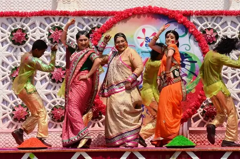 Holi Ka Jashan, Rang De Colors Ke Sang