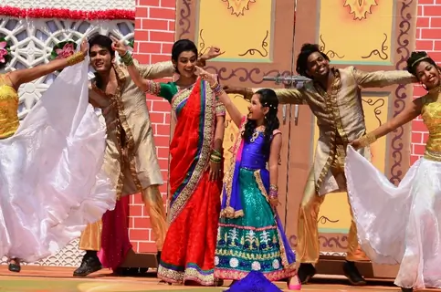 Holi Ka Jashan, Rang De Colors Ke Sang