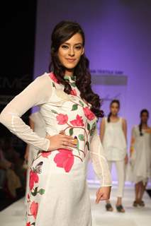 Hazel Keech as showstopper for designer Purvi Doshi at Lakme Fashion Week Summer 2013