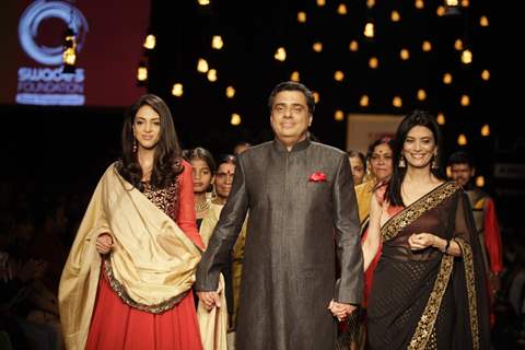 Celebs walk the ramp for Swades Foundation show by Vikram Phadnis at LFW