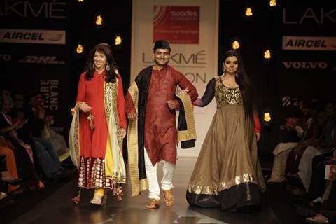 Celebs walk the ramp for Swades Foundation show by Vikram Phadnis at LFW