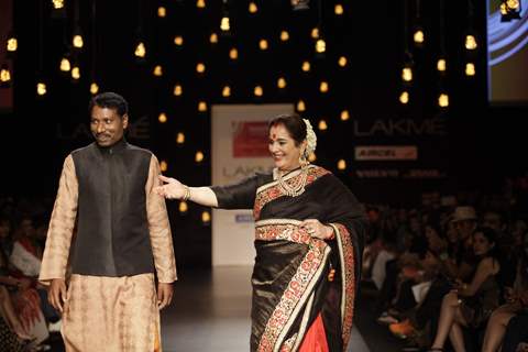 Celebs walk the ramp for Swades Foundation show by Vikram Phadnis at LFW