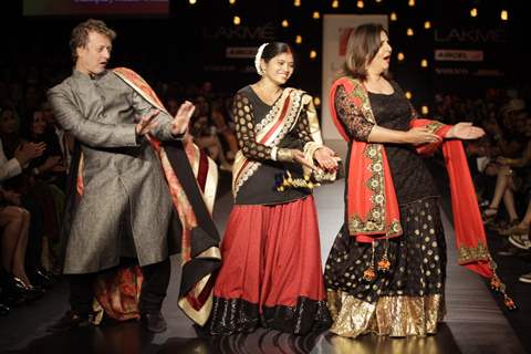 Celebs walk the ramp for Swades Foundation show by Vikram Phadnis at LFW