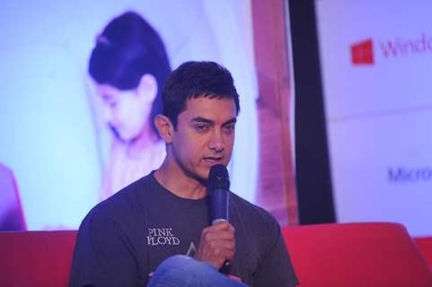 Aamir Khan pose during the felicitates winners of the Microsoft- Talash contest