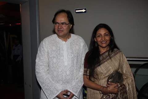 Farooque Shaikh and Deepti Naval at Film Chashme Buddoor premiere