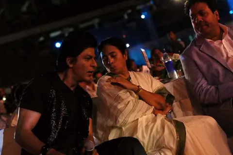 Shahrukh Khan, Mamta Bannerjee and Rajeev Shukla at IPL 6 opening ceremony in Kolkata