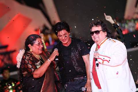 Usha Uthup, Shahrukh Khan and Bappi Lahri performed at IPL 6 opening ceremony in Kolkata