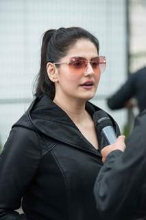 Zarine Khan reached Vancouver for Toifa