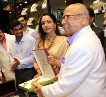 Hema Malini at Inauguration of Malabar Gold & Diamonds Store