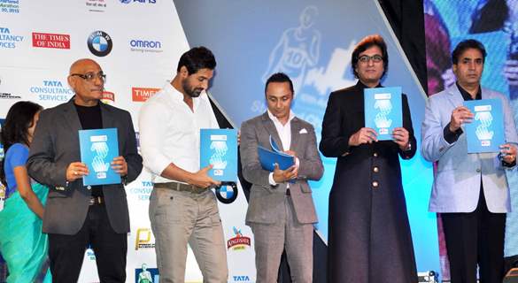 John Abhraham, Rahul Bose, Talat Aziz at Standard Chartered Charity Awards Night 2013