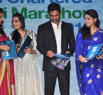 Suniel Shetty, Mana Shetty, Shaina NC at Standard Chartered Charity Awards Night 2013