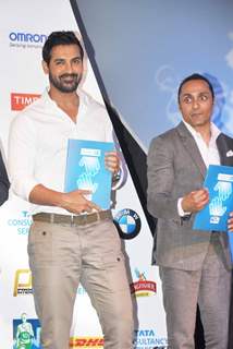 John Abraham, Rahul Bose at Standard Chartered Charity Awards Night 2013