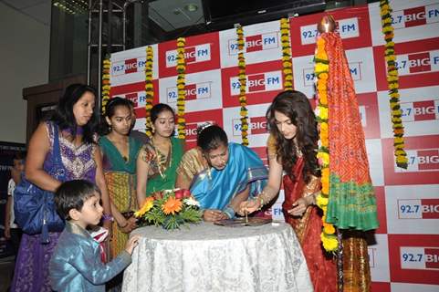 Isha koppikar's celebrates Gudi Padwa at 92.7 BIG FM