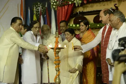 Bharat Ratna Lata Mangeshkar inaugurates the Vishwashanti Sangeet Kala Academy
