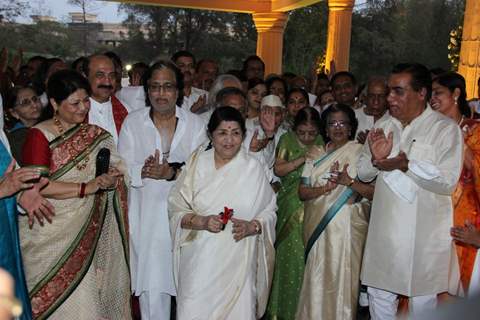 Bharat Ratna Lata Mangeshkar inaugurates the Vishwashanti Sangeet Kala Academy