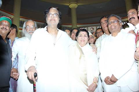 Bharat Ratna Lata Mangeshkar inaugurates the Vishwashanti Sangeet Kala Academy