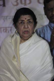 Bharat Ratna Lata Mangeshkar inaugurates the Vishwashanti Sangeet Kala Academy