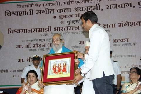 Bharat Ratna Lata Mangeshkar inaugurates the Vishwashanti Sangeet Kala Academy