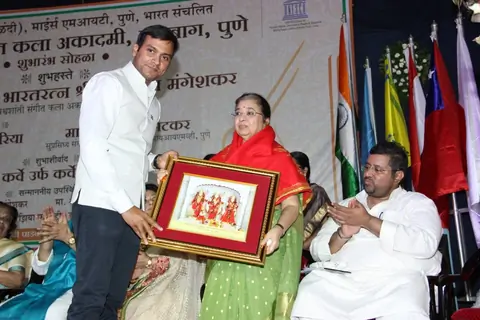 Bharat Ratna Lata Mangeshkar inaugurates the Vishwashanti Sangeet Kala Academy
