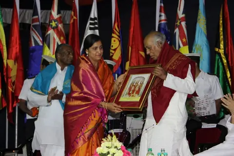 Bharat Ratna Lata Mangeshkar inaugurates the Vishwashanti Sangeet Kala Academy