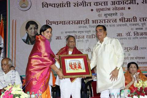 Bharat Ratna Lata Mangeshkar inaugurates the Vishwashanti Sangeet Kala Academy