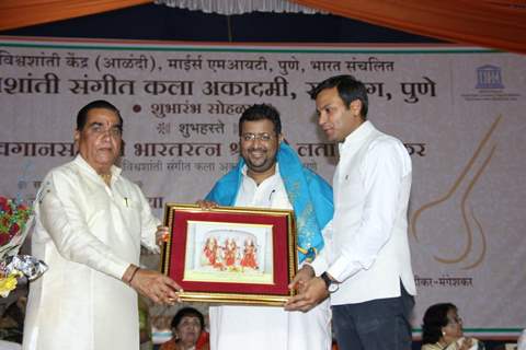 Bharat Ratna Lata Mangeshkar inaugurates the Vishwashanti Sangeet Kala Academy