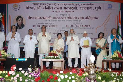 Bharat Ratna Lata Mangeshkar inaugurates the Vishwashanti Sangeet Kala Academy