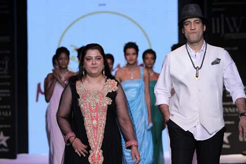 Atul Wassan walks ramp for Monica Kapoor & Rosily Paul show IIJW 2013 Day 1