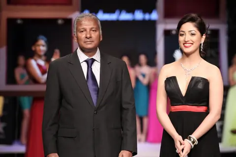 Yami Gautam walks the ramp for Rio Tinto at IIJW Day 1