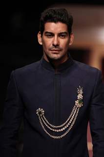 Models walks ramp for Birdhichand Ghanshyamdas at IIJW Delhi 2013 Day 1