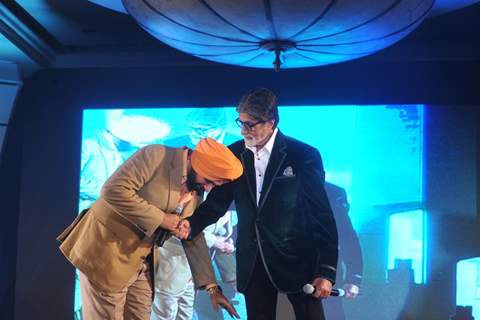 Big B & Kapil Dev unveil Siddhu's 'Sherry on Topp'