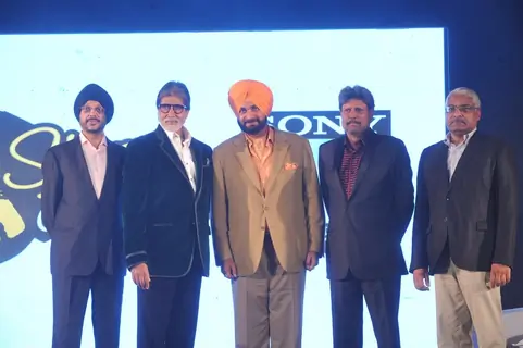 Big B & Kapil Dev unveil Siddhu's 'Sherry on Topp'