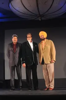 Big B & Kapil Dev unveil Siddhu's 'Sherry on Topp'