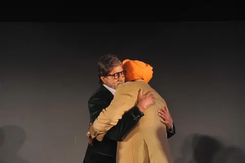 Big B & Kapil Dev unveil Siddhu's 'Sherry on Topp'