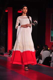 Colgate unravel the Sonam Kapoor's beauty Secret Along With Manish Malhotra's Fashion Show