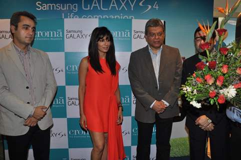 Chitrangada Singh Launch Samsung S4