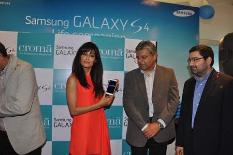 Chitrangada Singh Launch Samsung S4