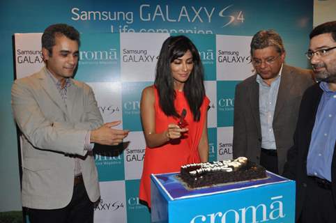 Chitrangada Singh Launch Samsung S4