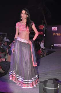 Adah Sharma and Vanya Mishra scintillates the ramp for Zanaãya Couture