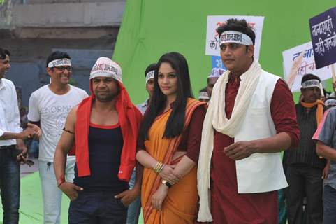 Rajpal Yadav, Gracy Singh & Ravi Kissen at Mahurat of Janta Vs Janardhan-Bechara Aam Aadmi