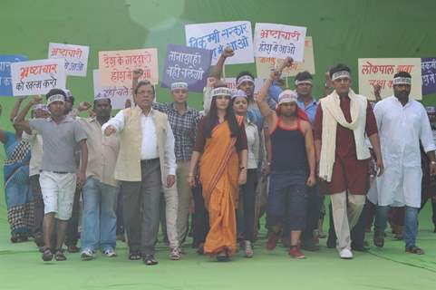 Govind Namdeo, Gracy Singh, Rajpal Yadav & Ravi Kissen at Mahurat of Janta Vs Janardhan