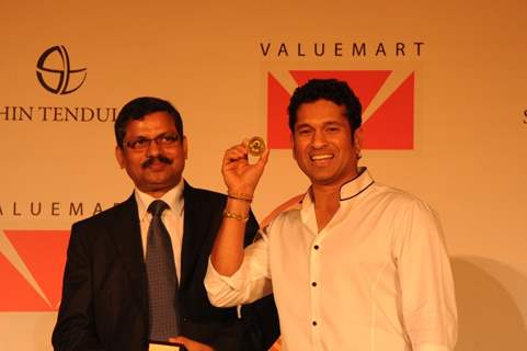 Sachin Tendulkar unveils limited edition Gold Coins with his embossed face