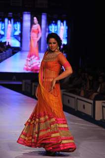 Sameera Reddy walks for designer Neeta Lulla at the grand Finale of Rajasthan Fashion Week