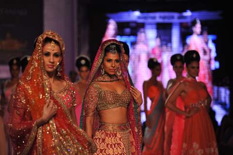 Sameera Reddy walks for designer Neeta Lulla at the grand Finale of Rajasthan Fashion Week